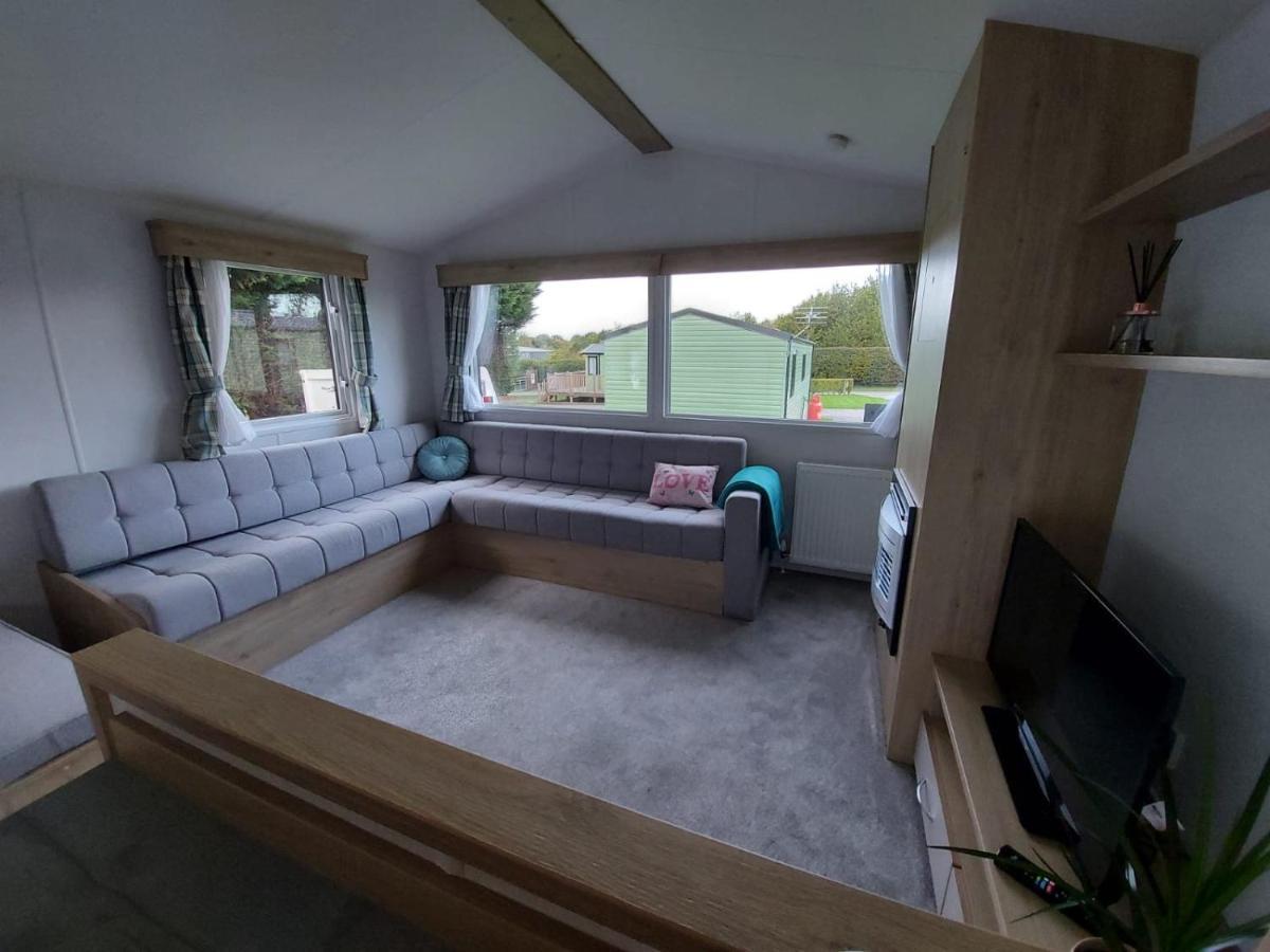 Woofles Luxury Caravan At Knaresborough Lido Exterior foto