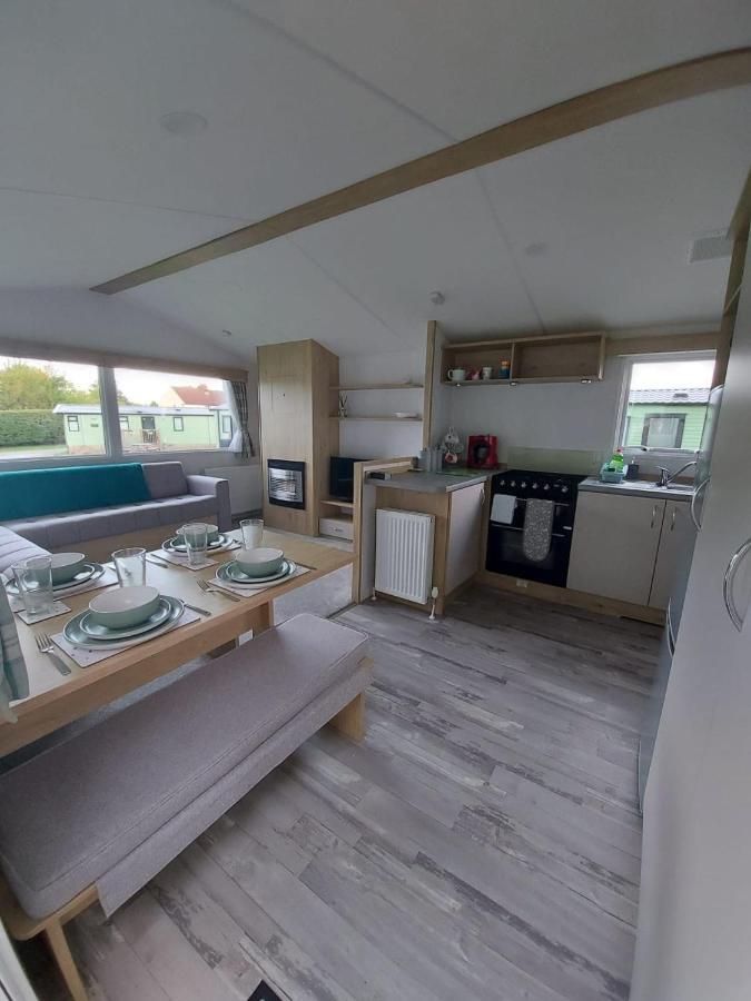 Woofles Luxury Caravan At Knaresborough Lido Exterior foto